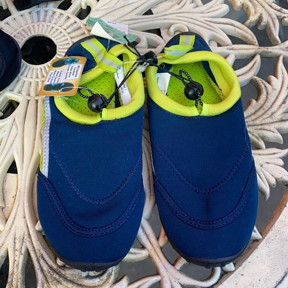 Swim shoes sz. 3 NWT